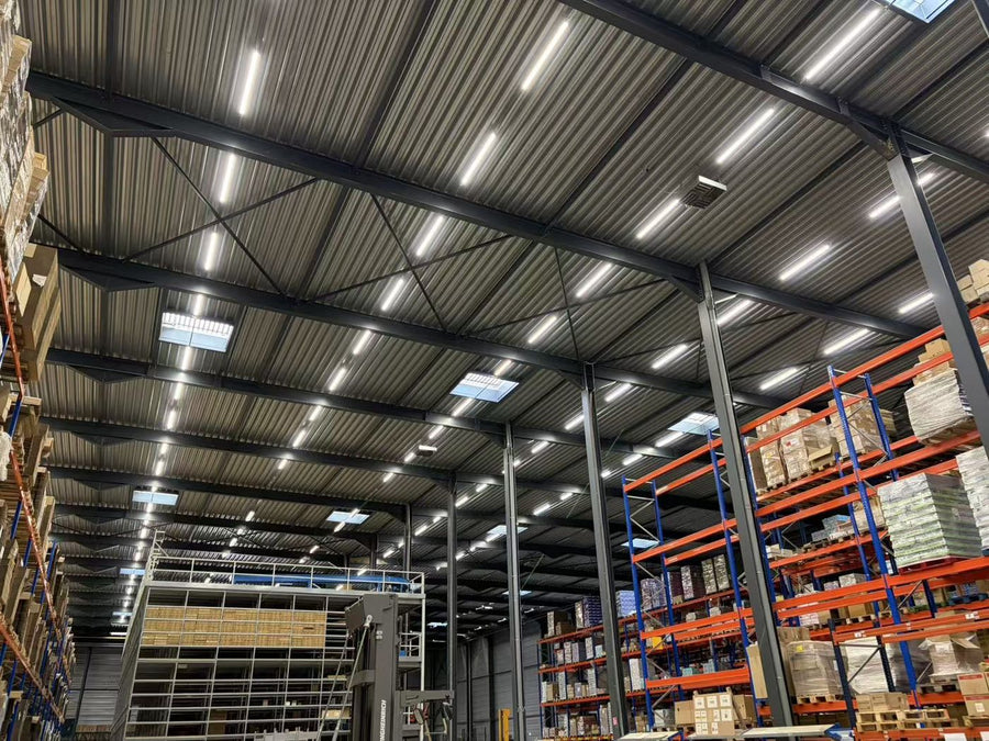 Projektas: BME Genk – LED Hermetinis Šviestuvas 8.000 m² Regale