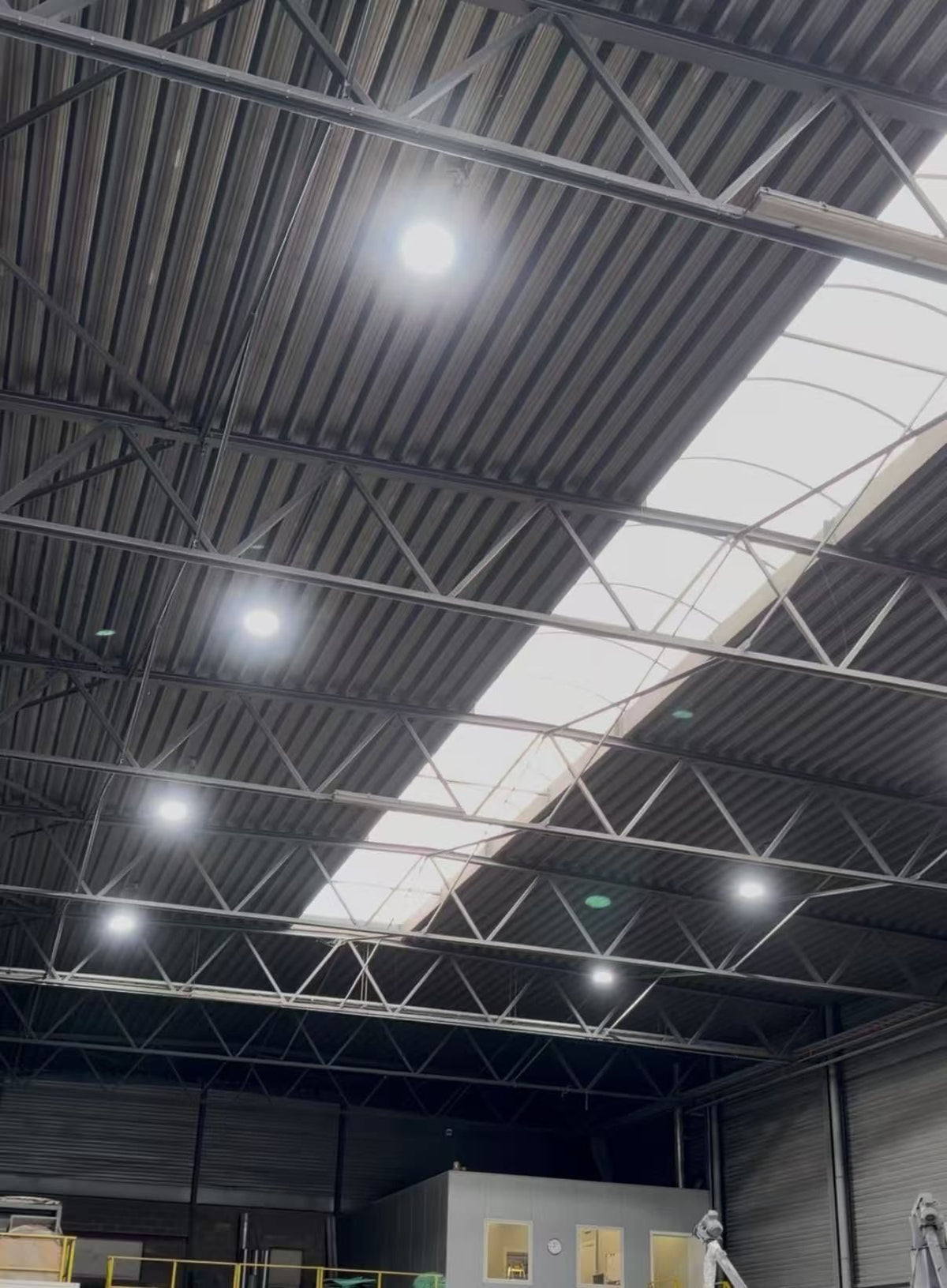 Projet : VS Rubber – cloches LED, dalles LED et réglettes LED étanches