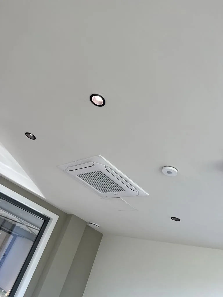 Downlights e focos LED de encastrar: furo, lúmenes, distância e grau IP