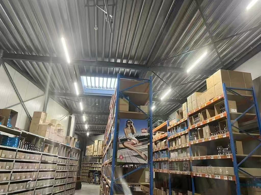 Projeto High Demand Brands: LED Tri-Proof Lights sem Cintilação em Armazém de Moda