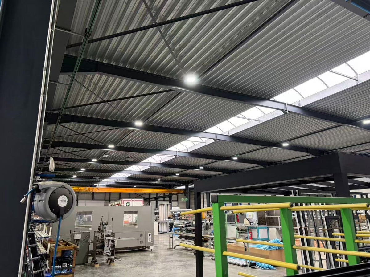 Proiect: Mecona – LED High Bay-uri în producția de ferestre și uși