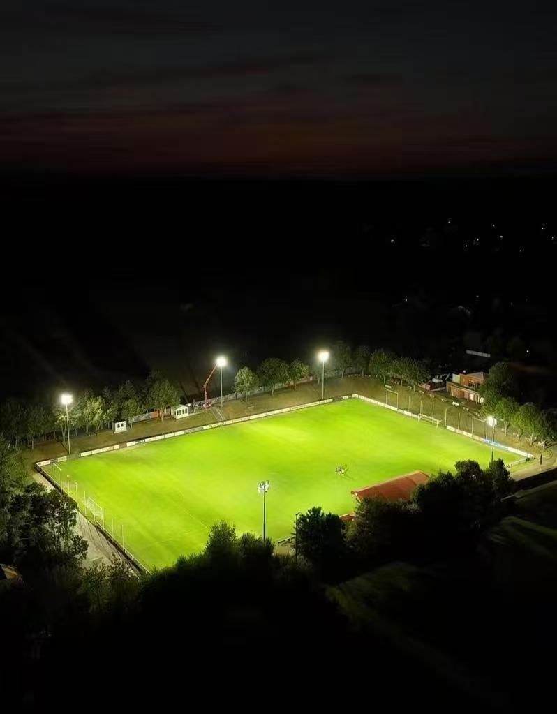 Projektas: TSV Aubstadt – LED sporto aikštyno apšvietimas 400 liuksų